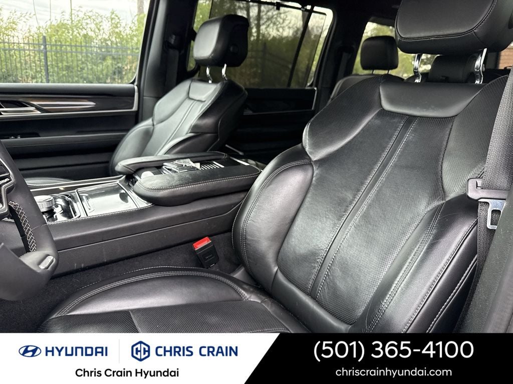 2023 Jeep Wagoneer Base