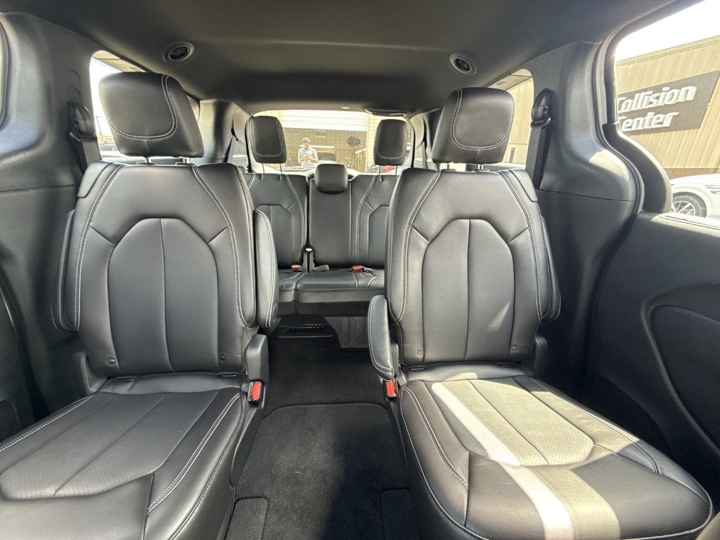 2025 Chrysler Voyager LX