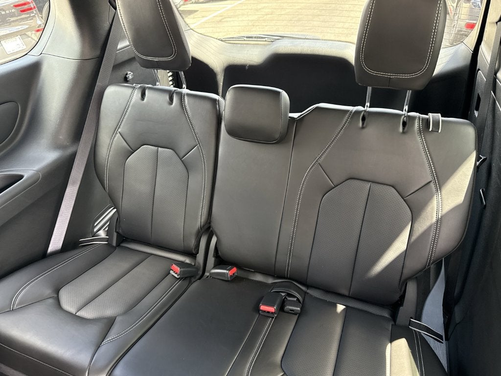 2025 Chrysler Voyager LX