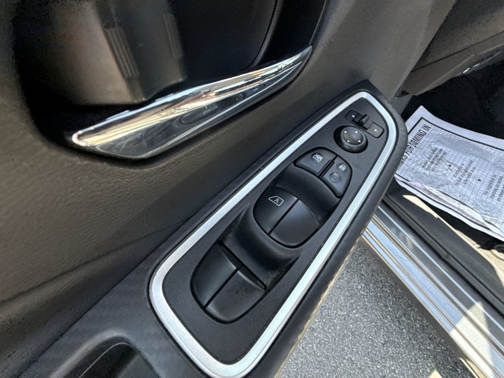 2023 Nissan Versa 1.6 SR