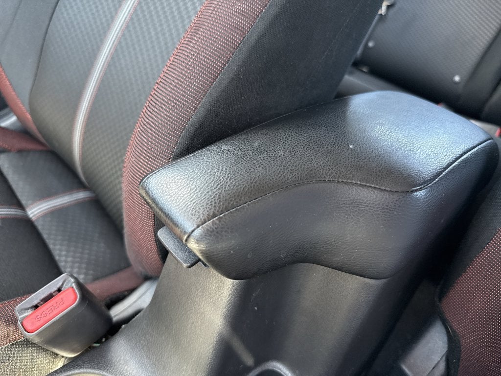 2023 Nissan Versa 1.6 SR