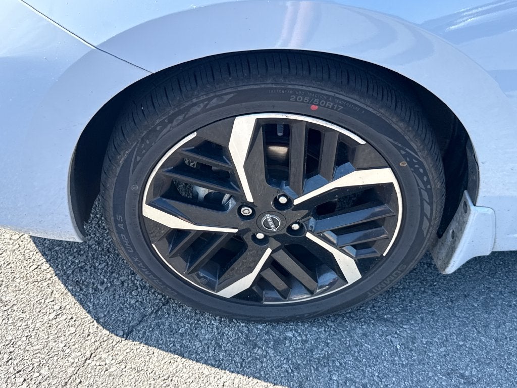 2023 Nissan Versa 1.6 SR