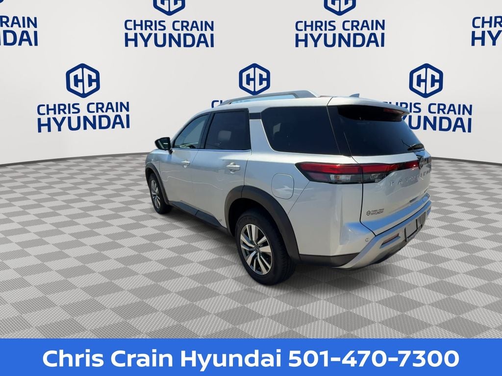 2025 Nissan Pathfinder SL