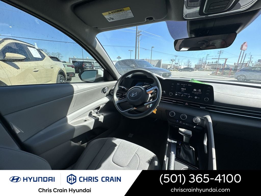 2025 Hyundai Elantra SE