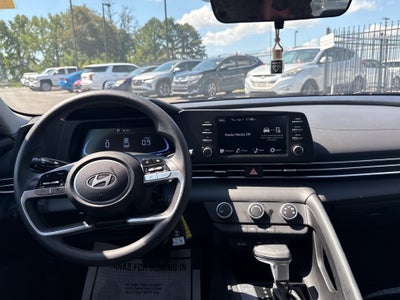 2025 Hyundai Elantra SE