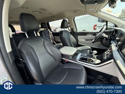 2023 Kia Carnival LX Seat Package