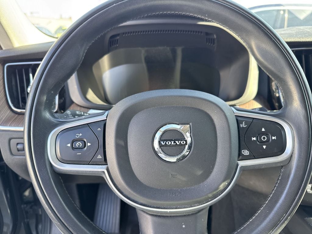2021 Volvo XC60 T5 Momentum