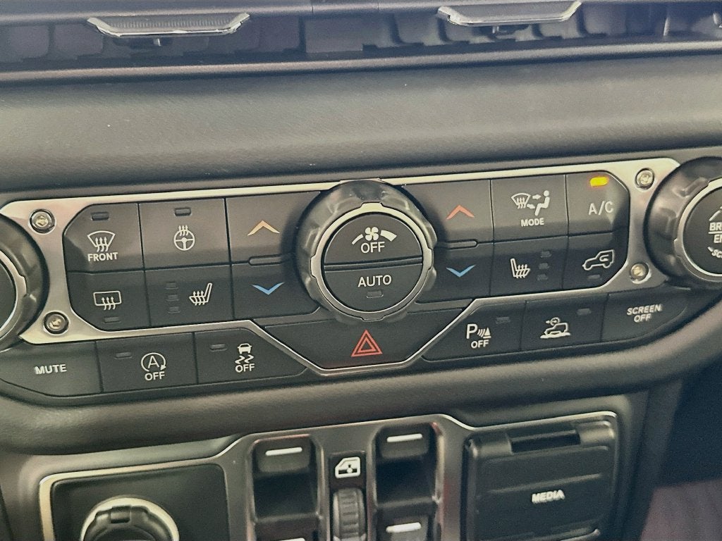 2027 Jeep Wrangler WRANGLER 4-DOOR SAHARA