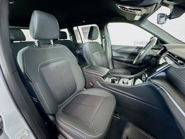 2025 Jeep Grand Cherokee GRAND CHEROKEE LAREDO 4X2