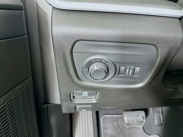 2025 Jeep Grand Cherokee GRAND CHEROKEE LAREDO X 4X2