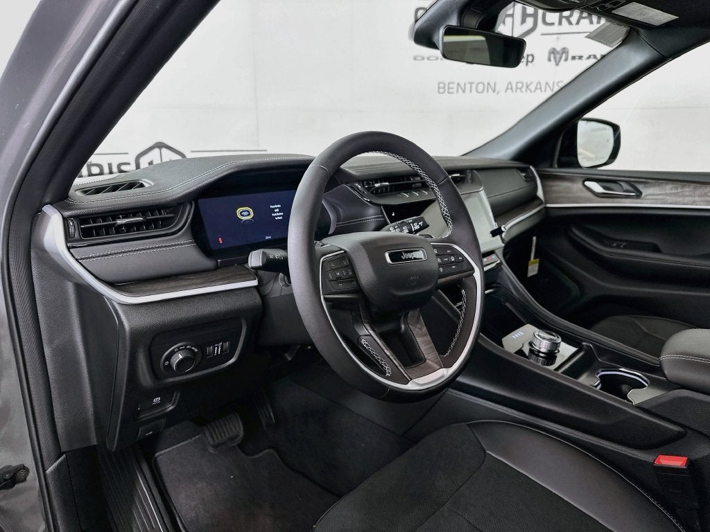 2027 Jeep Grand Cherokee GRAND CHEROKEE LAREDO ALTITUDE 4X2