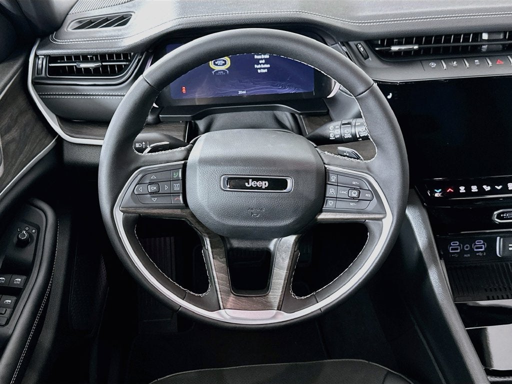 2027 Jeep Grand Cherokee GRAND CHEROKEE LAREDO ALTITUDE 4X2