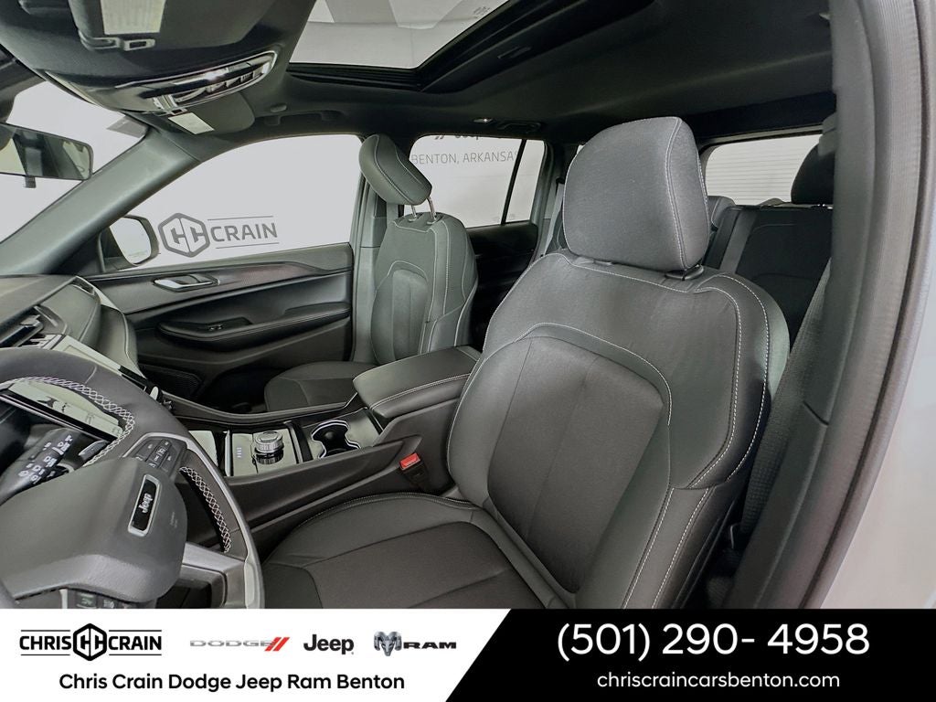 2025 Jeep Grand Cherokee GRAND CHEROKEE LAREDO X 4X4