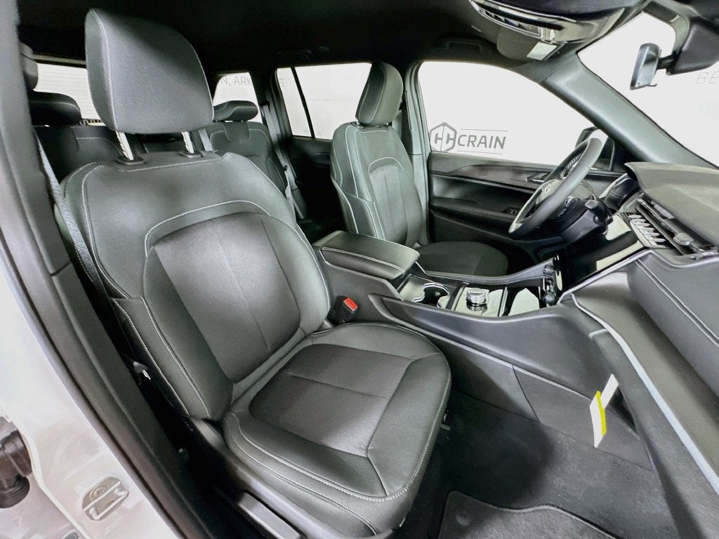 2027 Jeep Grand Cherokee GRAND CHEROKEE LAREDO 4X4