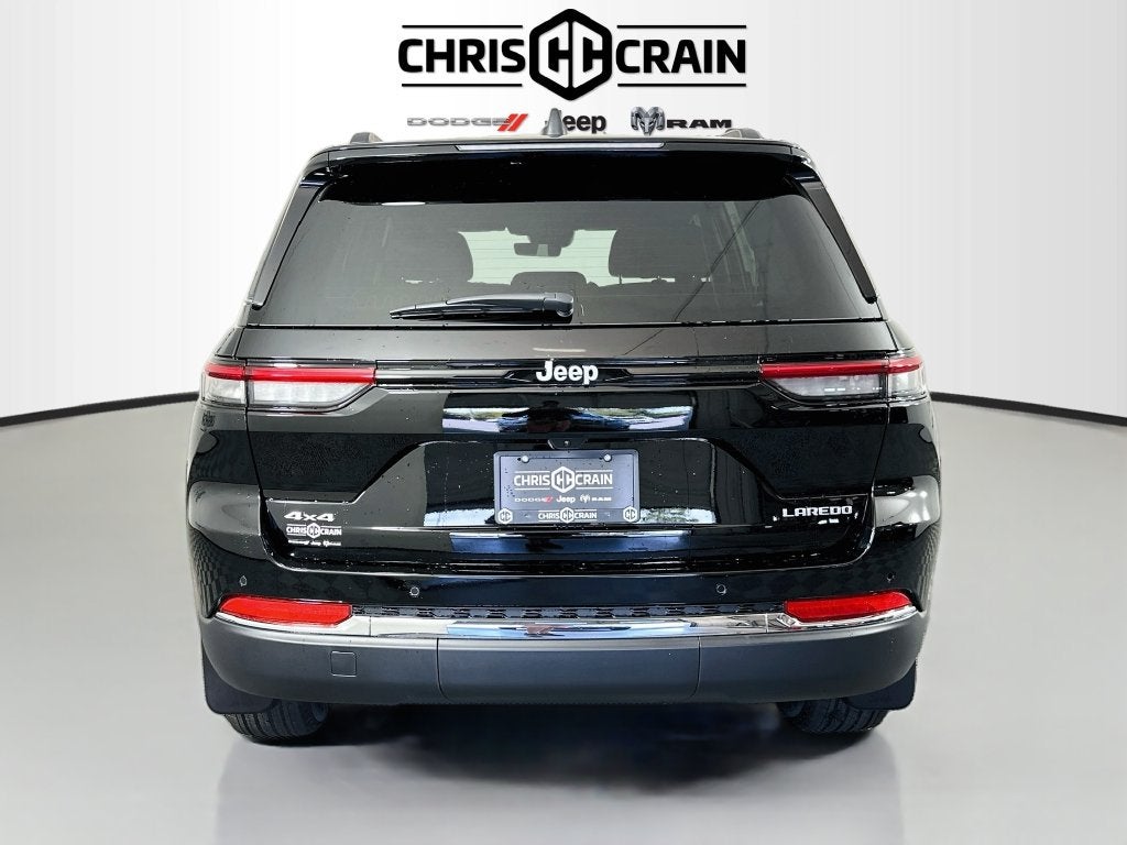 2027 Jeep Grand Cherokee GRAND CHEROKEE LAREDO 4X4