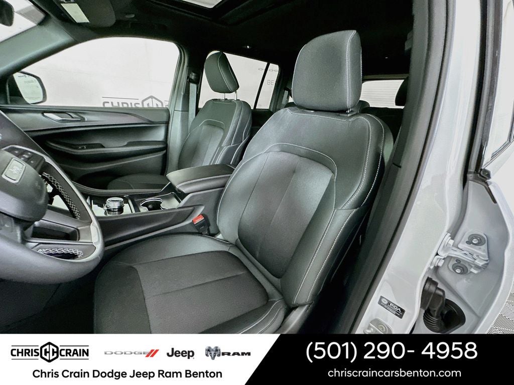 2026 Jeep Grand Cherokee GRAND CHEROKEE LAREDO X 4X4