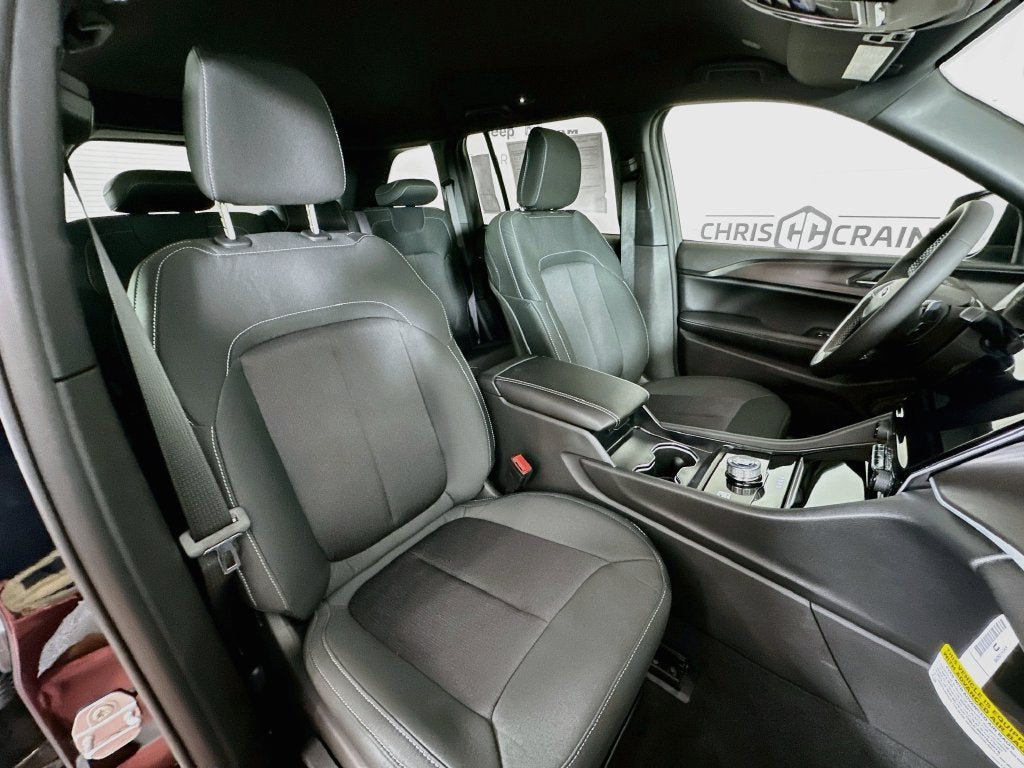 2027 Jeep Grand Cherokee GRAND CHEROKEE LAREDO 4X4
