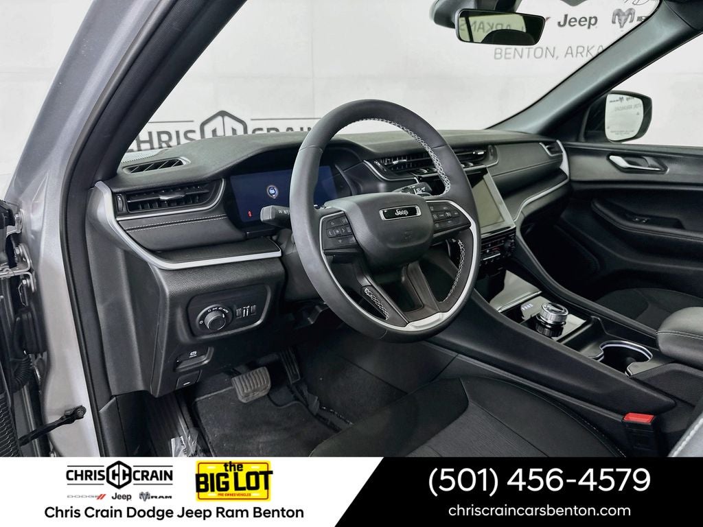 2025 Jeep Grand Cherokee Laredo X 4x4