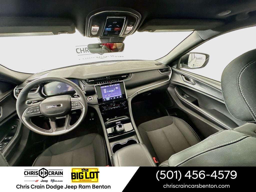 2025 Jeep Grand Cherokee Laredo X 4x4