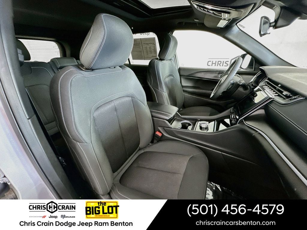 2025 Jeep Grand Cherokee Laredo X 4x4