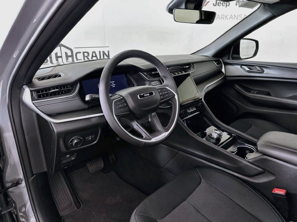 2027 Jeep Grand Cherokee GRAND CHEROKEE LAREDO 4X4