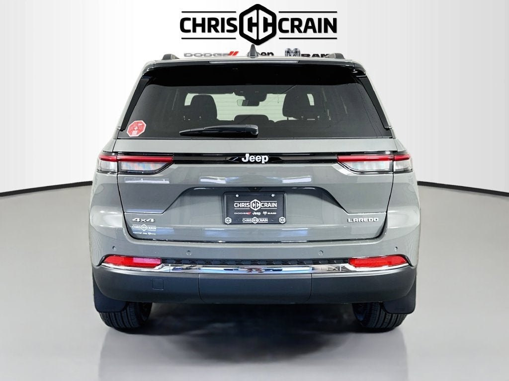 2027 Jeep Grand Cherokee GRAND CHEROKEE LAREDO 4X4