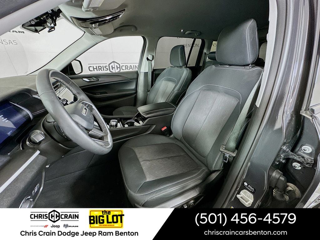 2023 Jeep Grand Cherokee Laredo 4x4