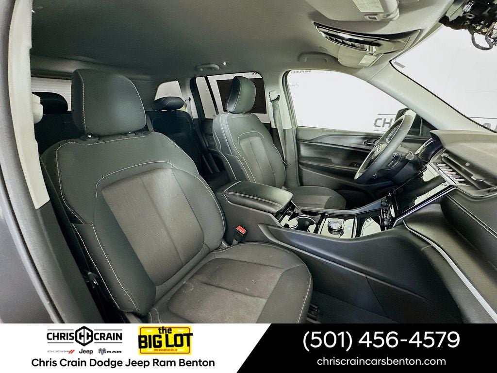 2023 Jeep Grand Cherokee Laredo 4x4