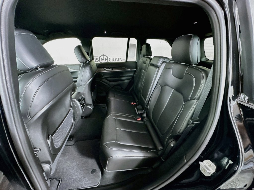2027 Jeep Grand Cherokee GRAND CHEROKEE LIMITED 4X4