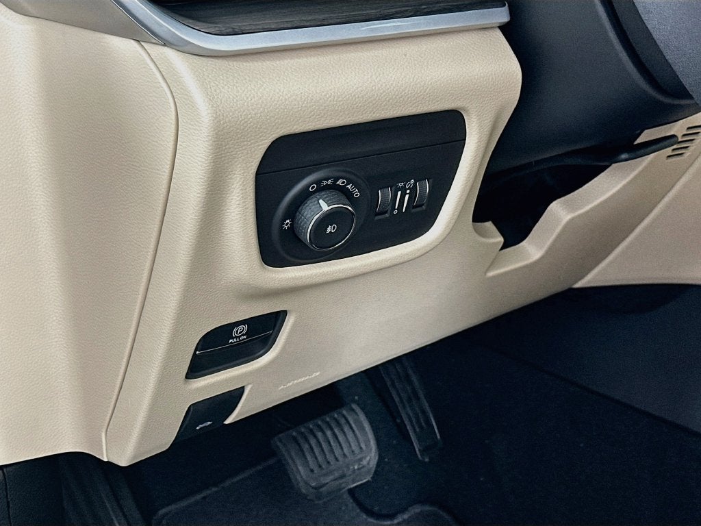 2027 Jeep Grand Cherokee GRAND CHEROKEE LIMITED 4X4
