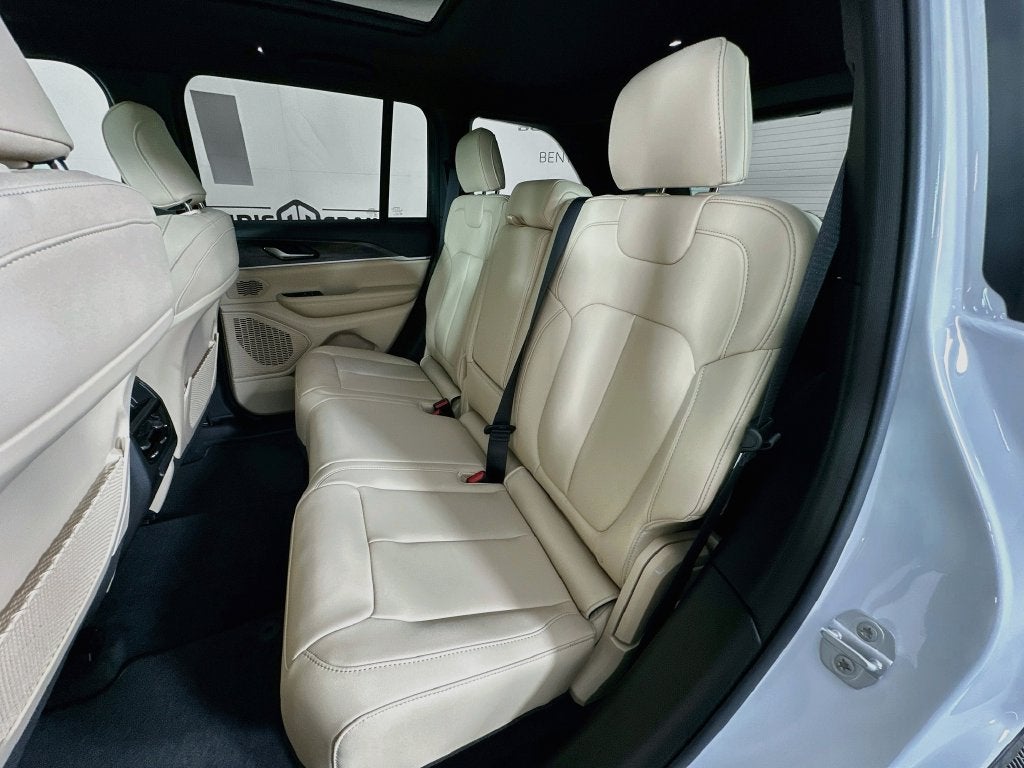 2027 Jeep Grand Cherokee GRAND CHEROKEE LIMITED 4X4