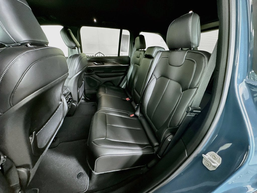 2027 Jeep Grand Cherokee GRAND CHEROKEE LIMITED 4X4