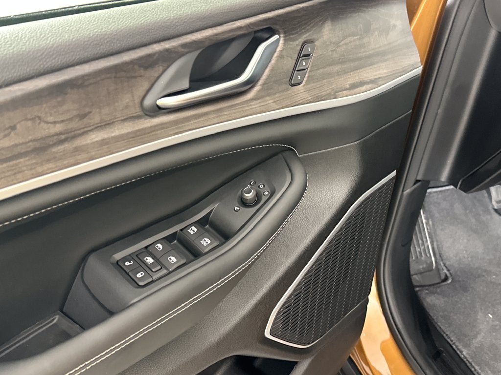 2027 Jeep Grand Cherokee GRAND CHEROKEE LIMITED RESERVE 4X4