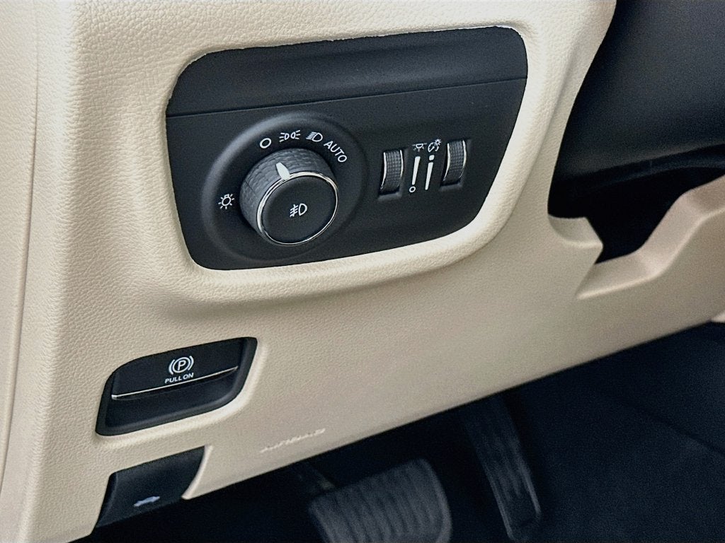 2027 Jeep Grand Cherokee GRAND CHEROKEE LIMITED 4X4