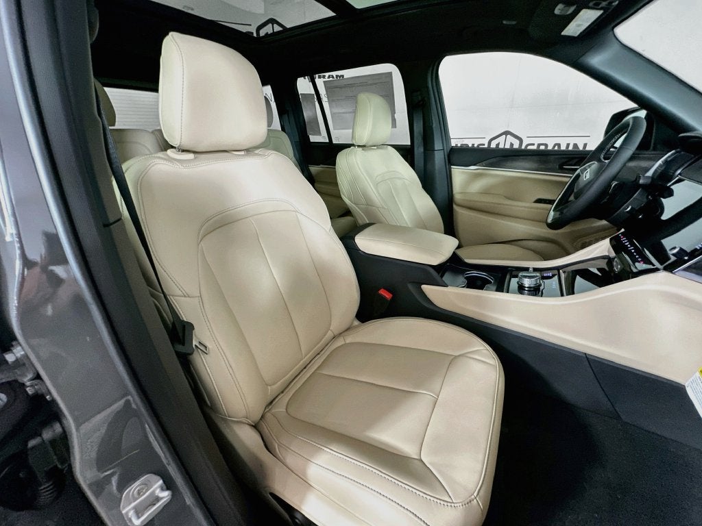 2027 Jeep Grand Cherokee GRAND CHEROKEE LIMITED 4X4