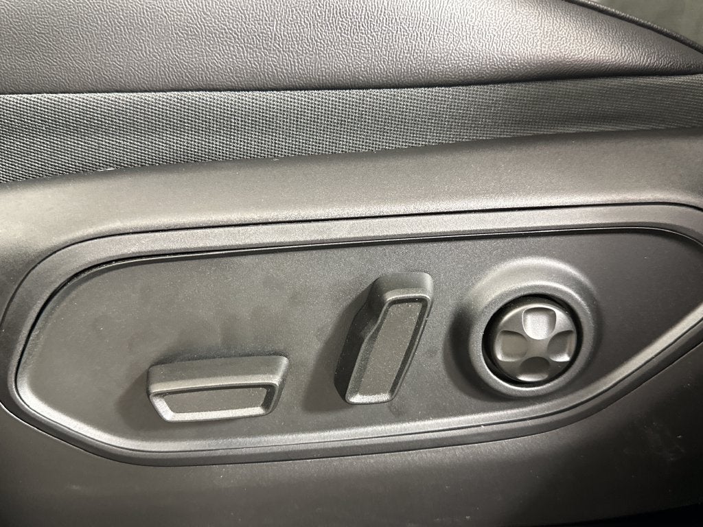 2027 Jeep Grand Cherokee GRAND CHEROKEE L LAREDO ALTITUDE 4X2