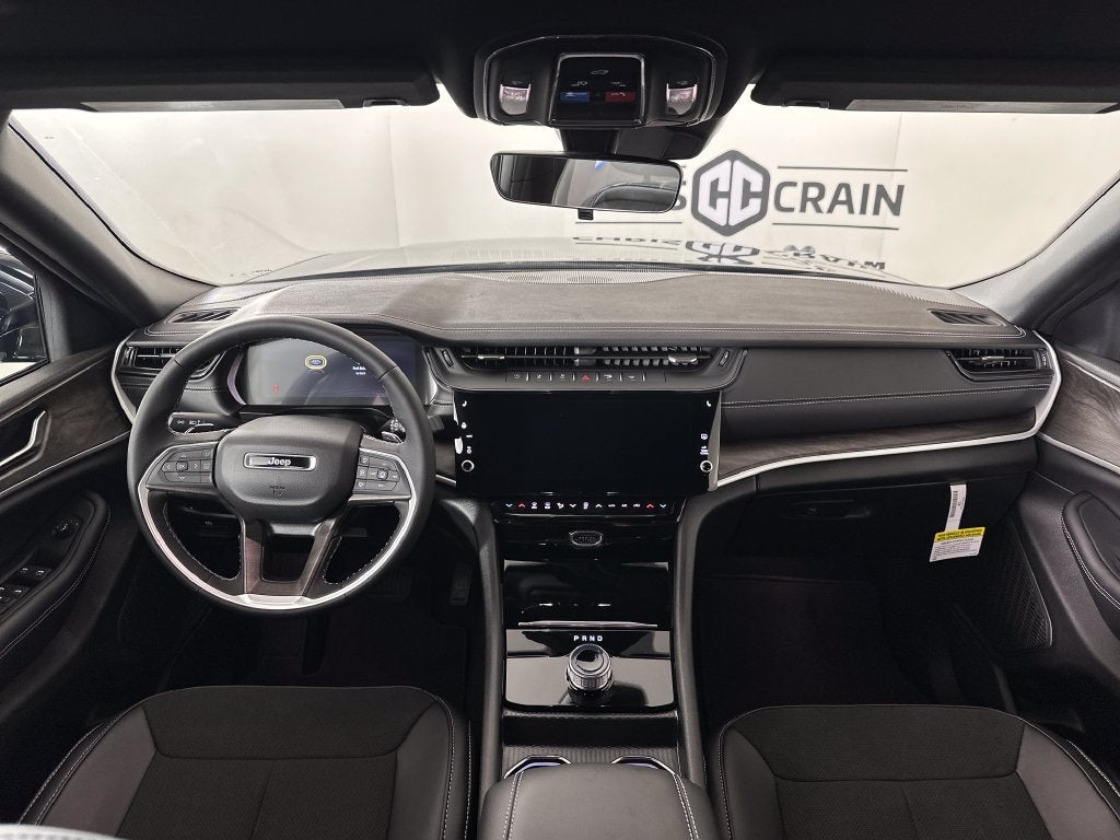 2027 Jeep Grand Cherokee GRAND CHEROKEE L LAREDO ALTITUDE 4X2