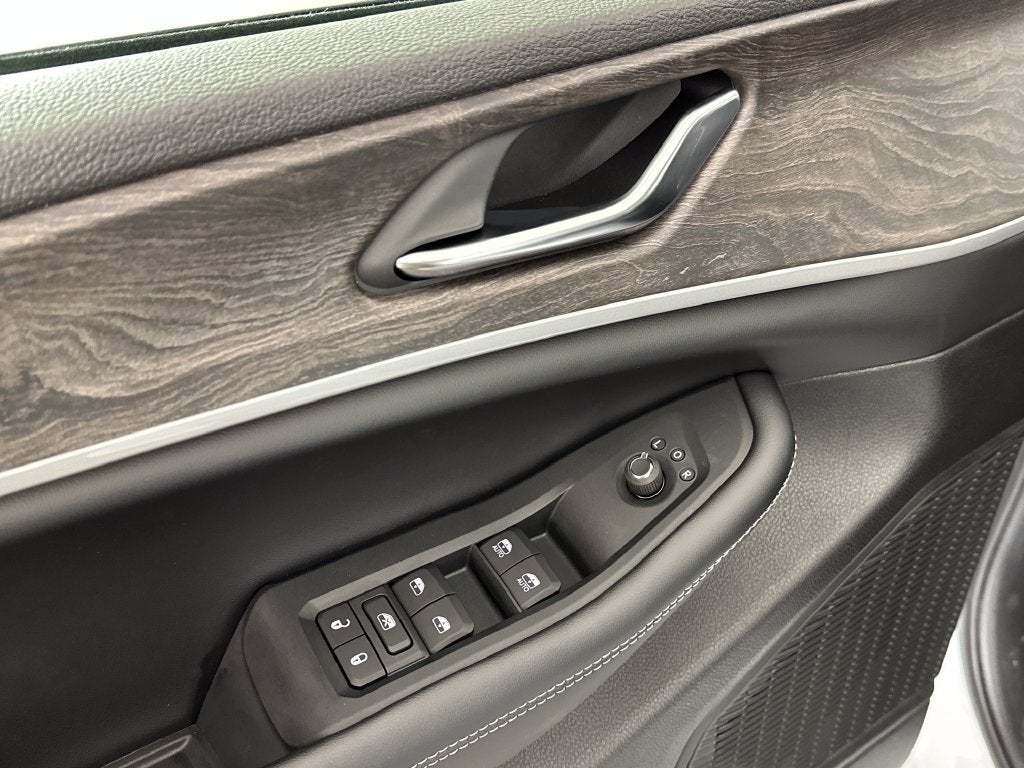 2027 Jeep Grand Cherokee GRAND CHEROKEE L LAREDO ALTITUDE 4X2