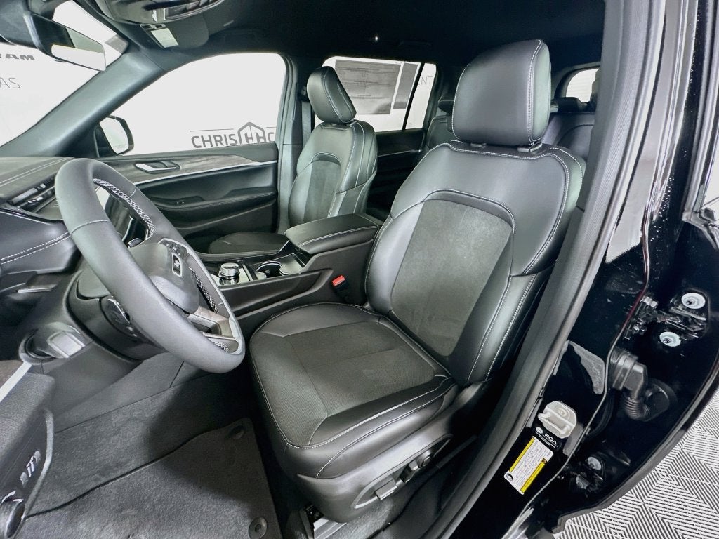 2027 Jeep Grand Cherokee GRAND CHEROKEE L LAREDO ALTITUDE 4X4