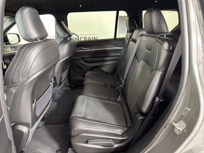 2027 Jeep Grand Cherokee GRAND CHEROKEE L LAREDO ALTITUDE 4X4