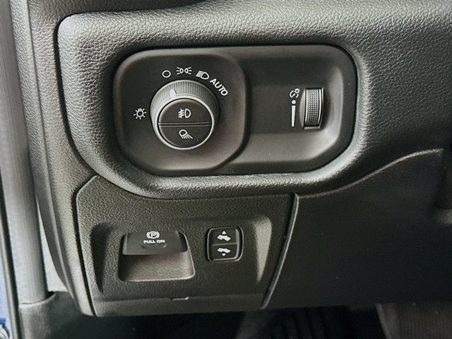 2020 RAM 1500 Big Horn Crew Cab 4x4 5'7' Box