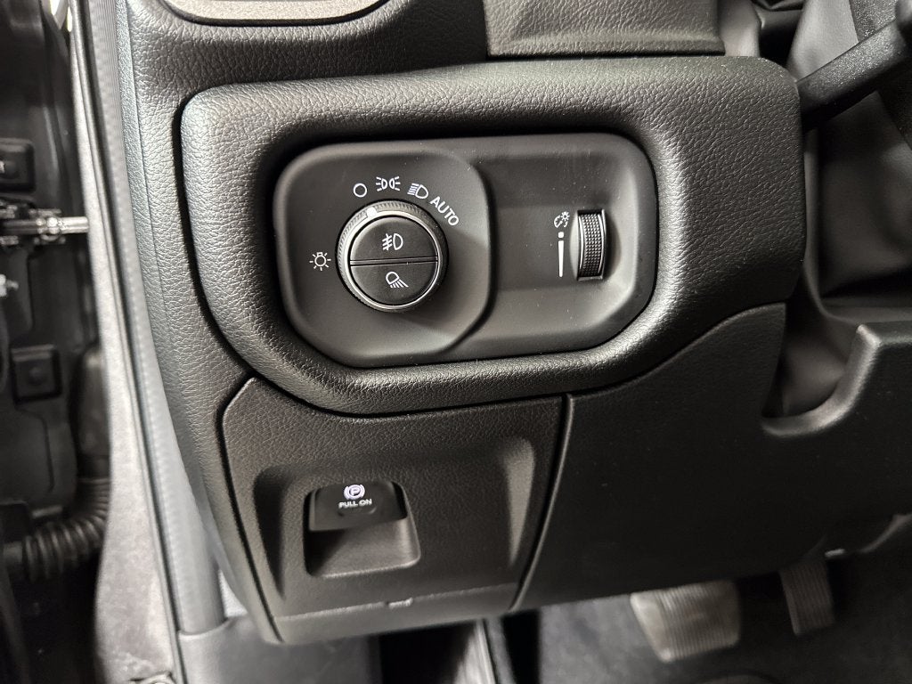 2027 RAM Ram 1500 RAM 1500 EXPRESS CREW CAB 4X4 5'7' BOX