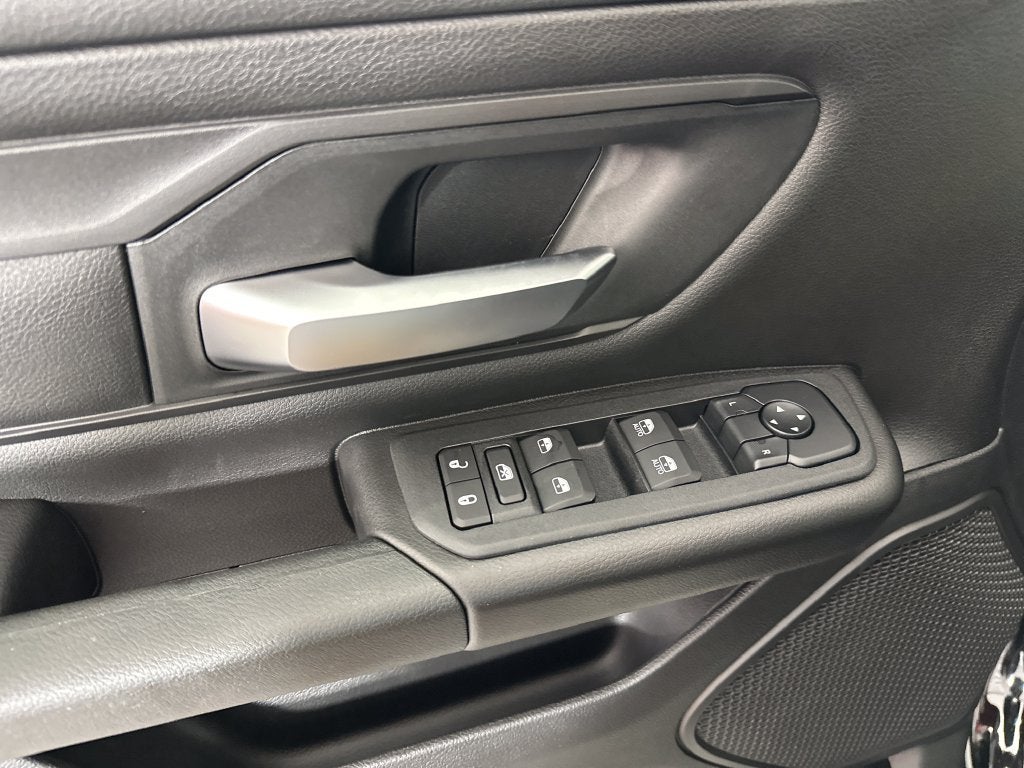 2027 RAM Ram 1500 RAM 1500 EXPRESS CREW CAB 4X4 5'7' BOX