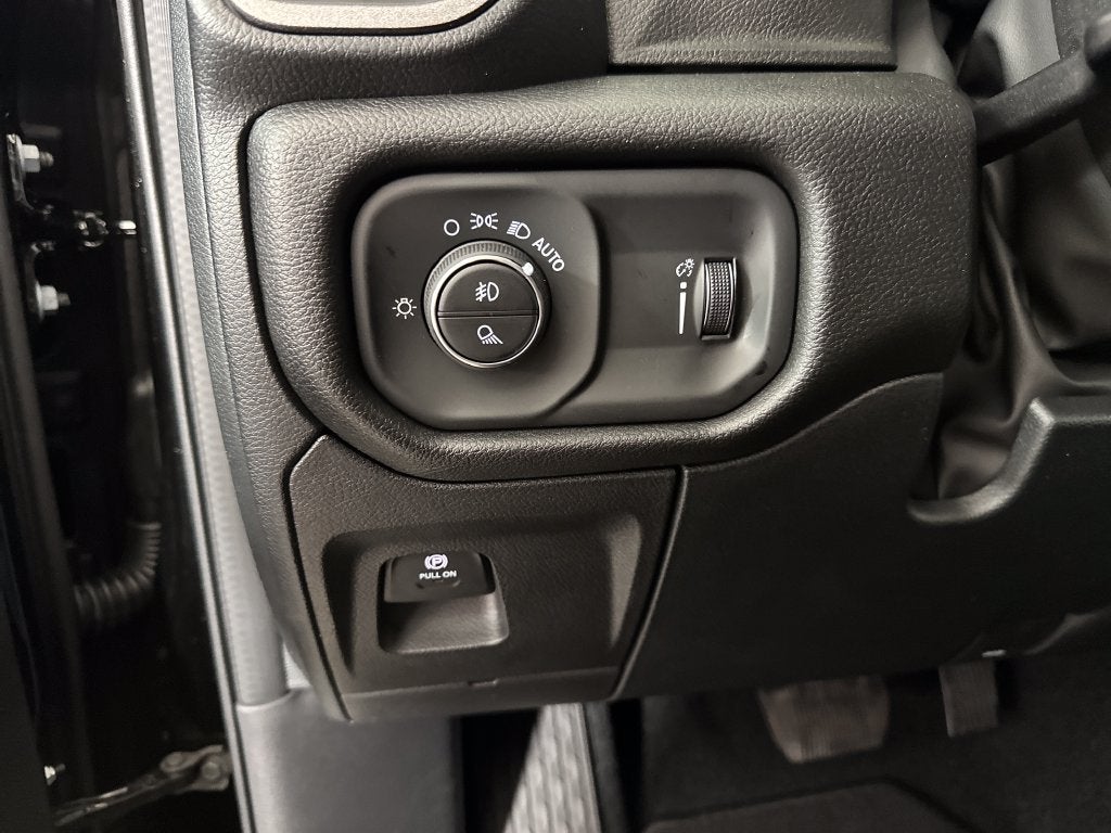 2027 RAM Ram 1500 RAM 1500 EXPRESS CREW CAB 4X4 5'7' BOX