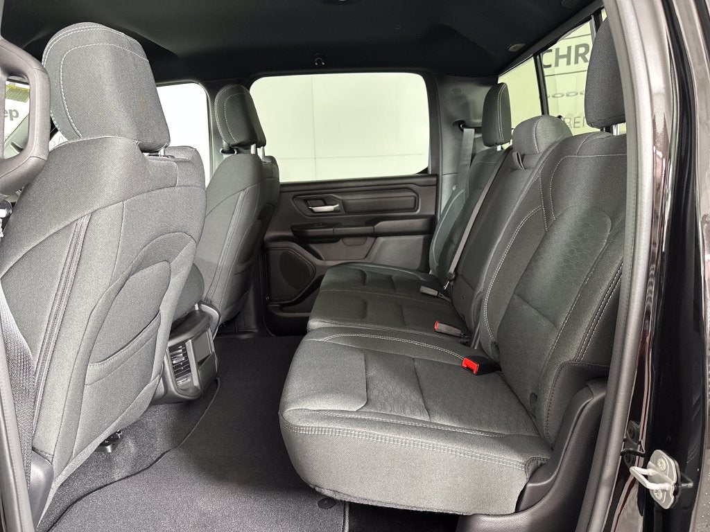 2027 RAM Ram 1500 RAM 1500 EXPRESS CREW CAB 4X4 5'7' BOX