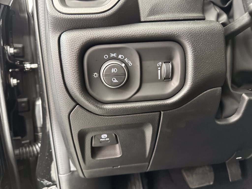 2027 RAM Ram 1500 RAM 1500 EXPRESS CREW CAB 4X4 5'7' BOX