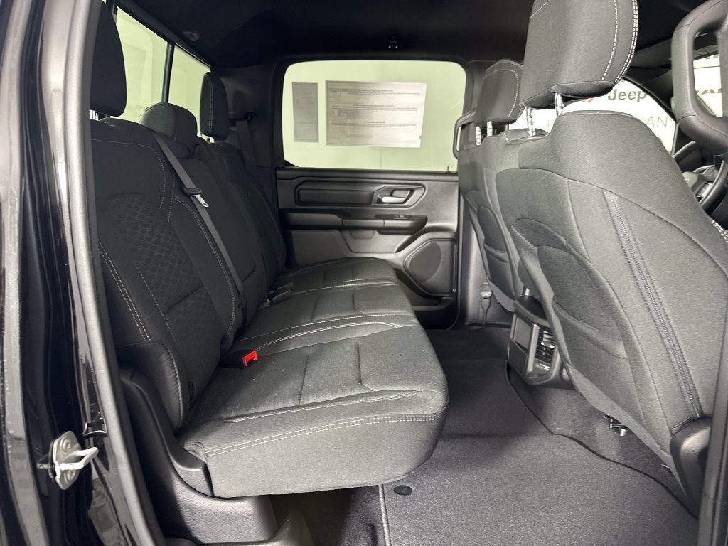 2027 RAM Ram 1500 RAM 1500 EXPRESS CREW CAB 4X4 5'7' BOX