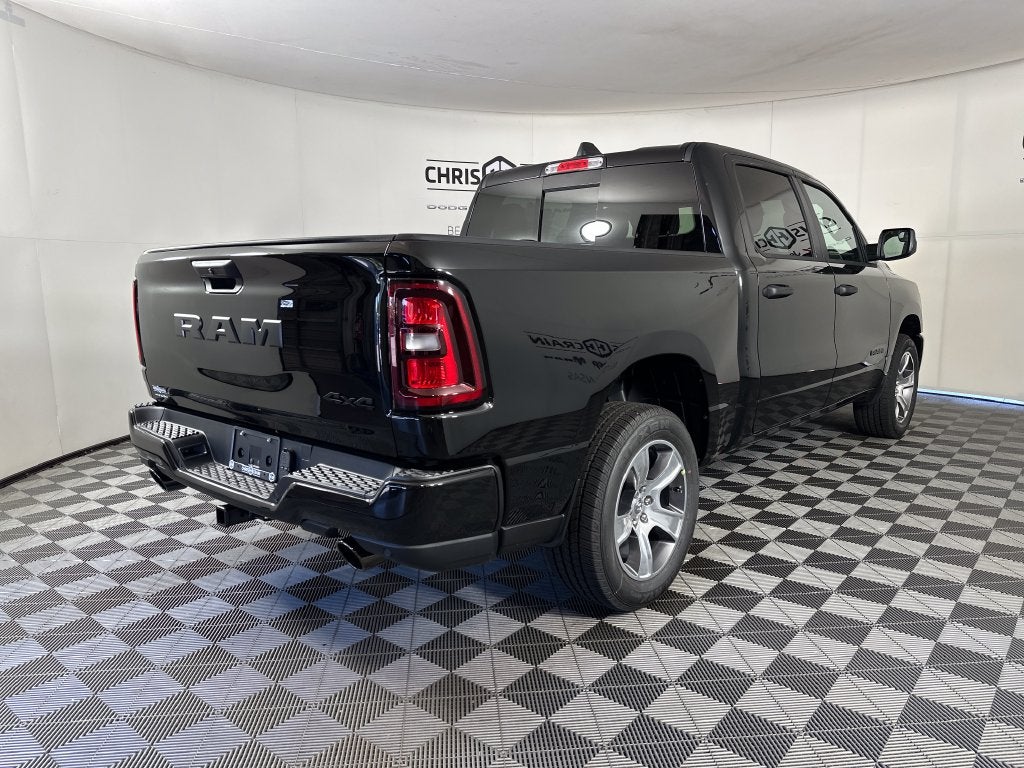 2027 RAM Ram 1500 RAM 1500 EXPRESS CREW CAB 4X4 5'7' BOX
