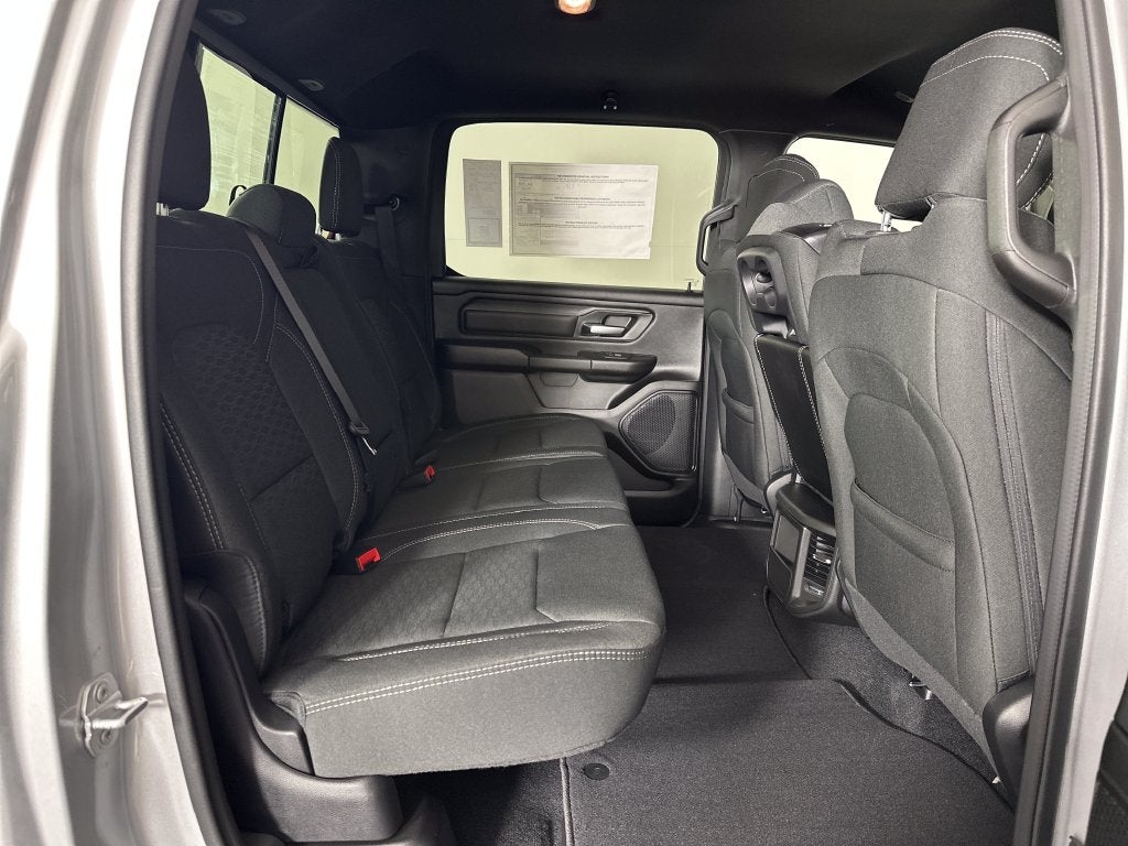 2027 RAM Ram 1500 RAM 1500 EXPRESS CREW CAB 4X4 5'7' BOX