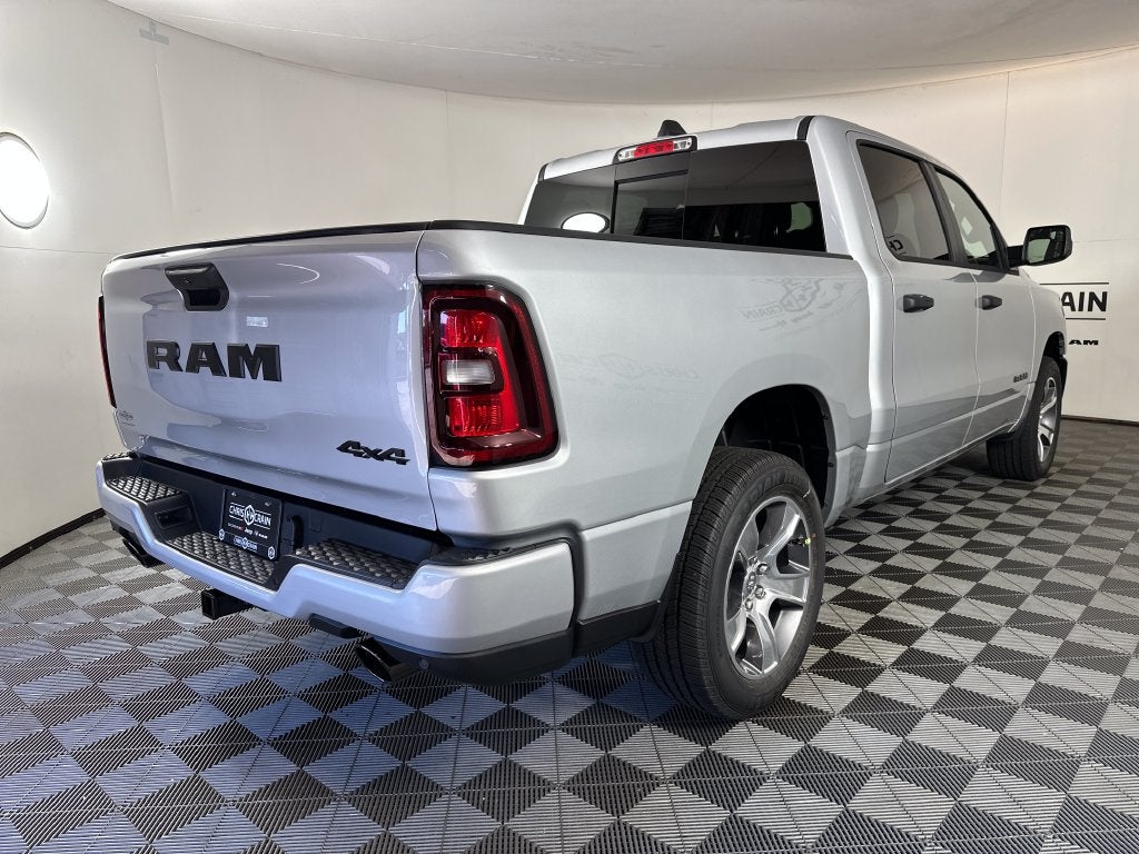2027 RAM Ram 1500 RAM 1500 EXPRESS CREW CAB 4X4 5'7' BOX